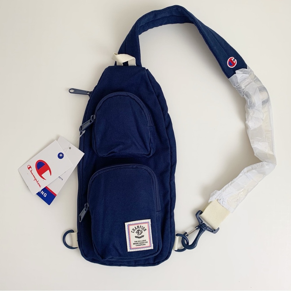 Champion Sling Bag Crossbody Backpack NWT Unisex Navy Blue - Picture 2 of 14